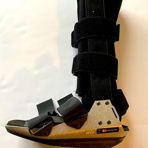 Walking boot for injury